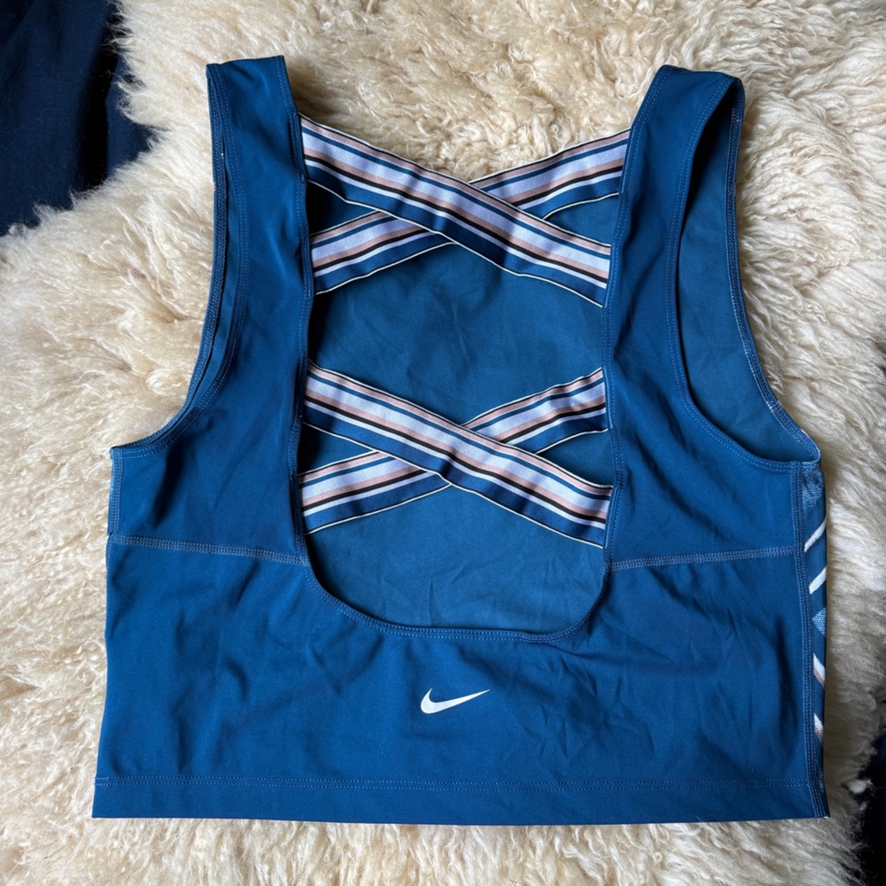 Nike Women's Pro Dri-FIT Printed Cross-Back Cropped Tank Top Valerian Blue